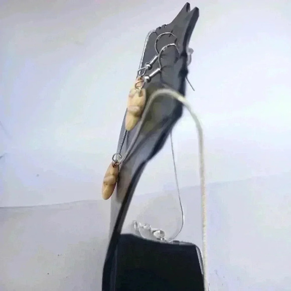 Handcrafted Howlite Turquoise Starfish Necklace and Earrings Set - Picture 3 of 4